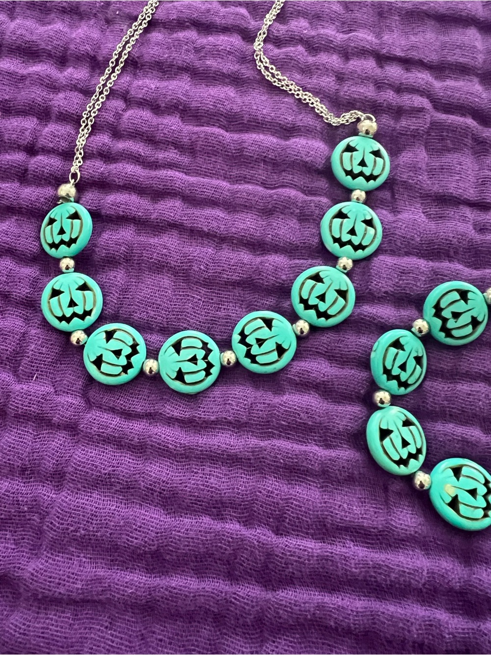 Turquoise Beaded Jack-O-Lantern Necklace and Bracelet Set - Picture 3 of 4